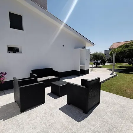 Casa La Grenadine بيت للعطل *