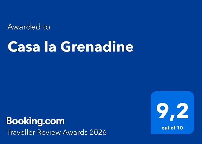 Casa La Grenadine بيت للعطل